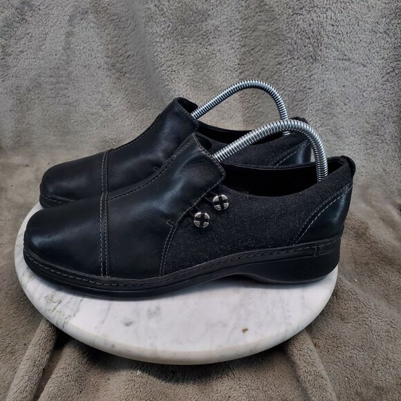 Clarks Shoes Womens Size 8 Black Leather Slip On Clogs - Picture 1 of 10